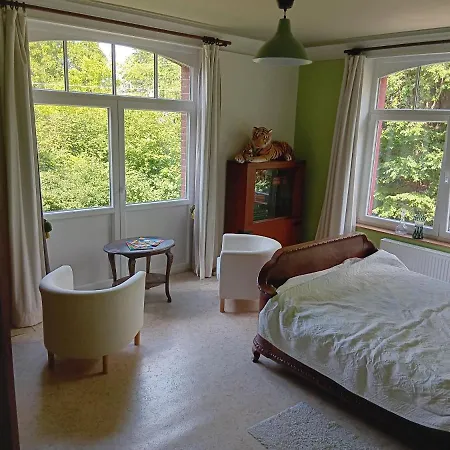 Les Ormes Apartment *